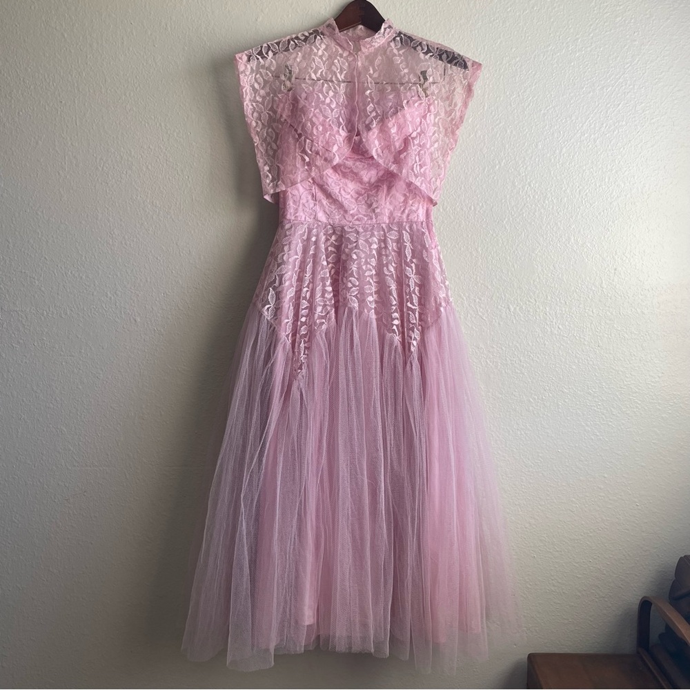 Vintage 1950s Pink Lace Tulle Strapless Prom Dress